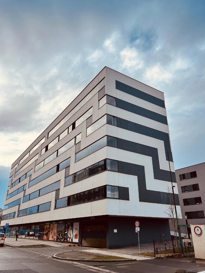 White Pearl Studio With Parking In Holesovice Prague Luaran gambar